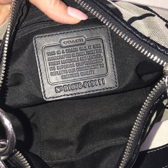 Coach Signature small purse. - Picture 5 of 7